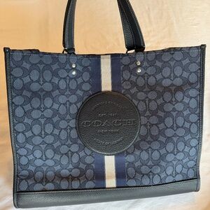 Dempsey tote 40 Coach
